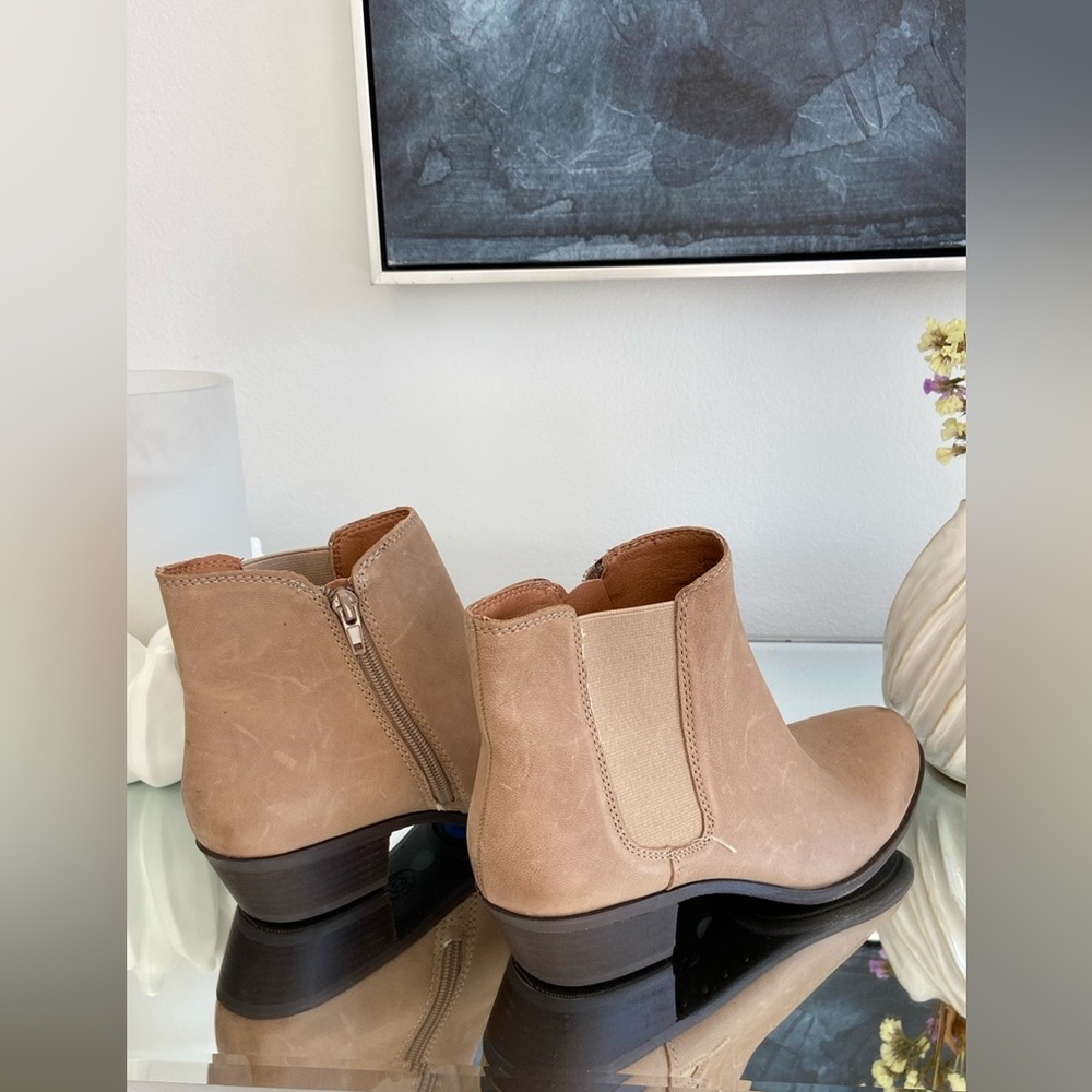 New boots with tag